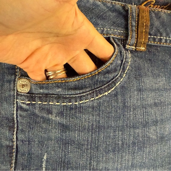 Candies Jeans Blue Denim Stretch
Cuffed Capri Size 3 (28x14) - Picture 5 of 9